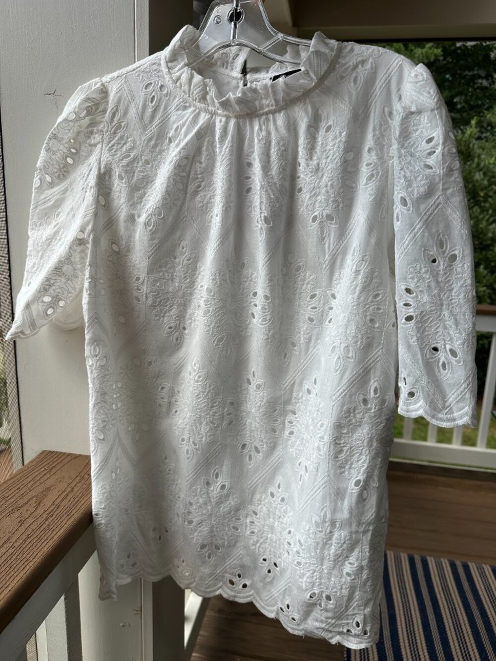 Pretty Garden White Cotton Eyelet Scalloped Short Sleeve Ruffle Neck Top Size M